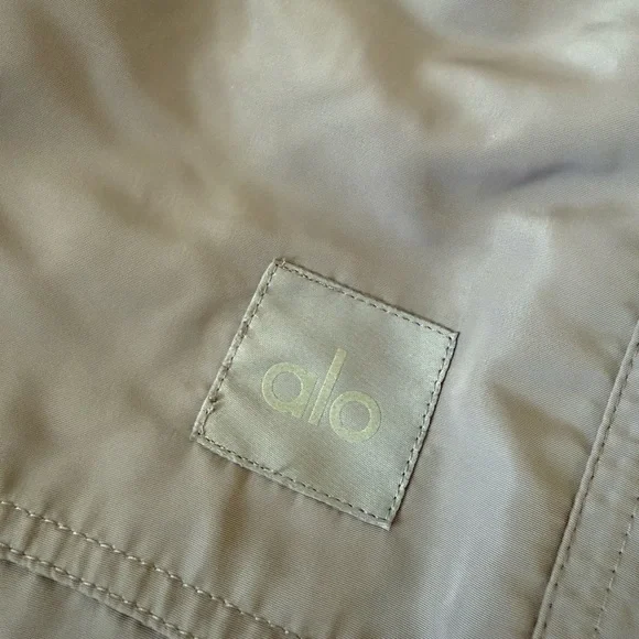 High-Waist Ski-Moto Puffer Pant in Color Fog - Picture 4 of 4